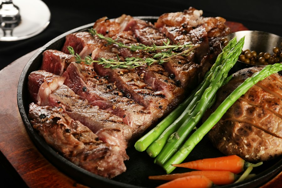 Bife con espárragos